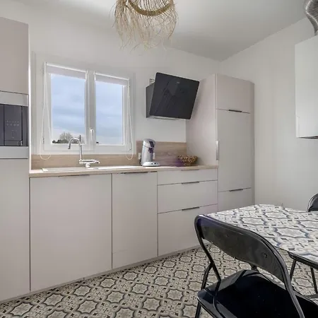 Apartment A 650m De La ! *